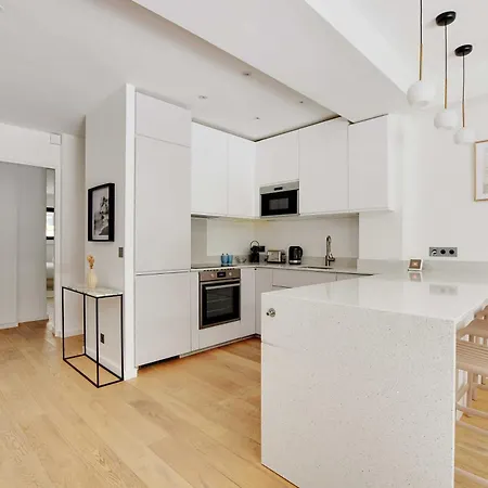 Passy - Eiffel Tower - Amazing 2br With Garden Apartment Paris