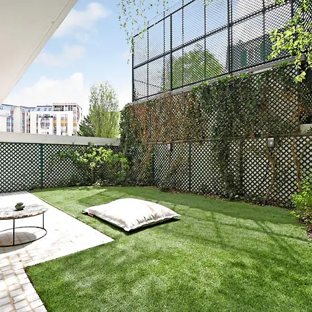 Passy - Eiffel Tower - Amazing 2br With Garden Apartment Paris