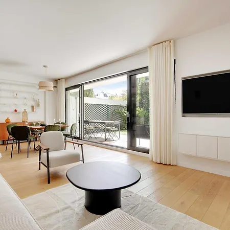 Passy - Eiffel Tower - Amazing 2br With Garden Apartment Paris