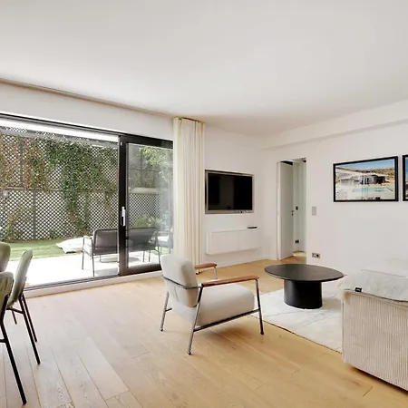 Passy - Eiffel Tower - Amazing 2br With Garden Apartment *