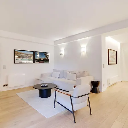 Apartment Passy - Eiffel Tower - Amazing 2br With Garden *