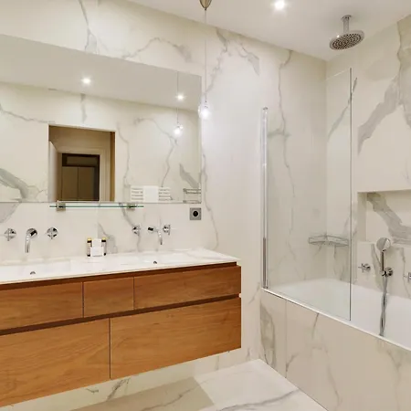 Passy - Eiffel Tower - Amazing 2br With Garden Apartment